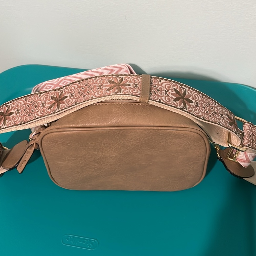 Modern Chic Camera Bag - Picture 5 of 5
